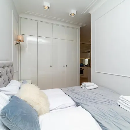 Cristal - Neptun Park By Oneapartments غدانسك