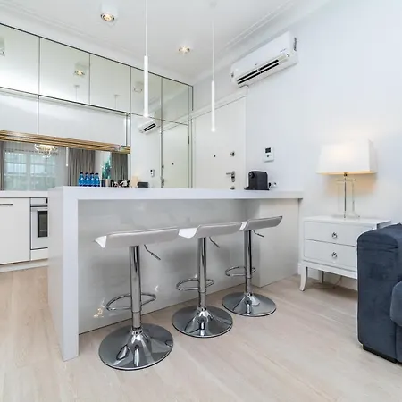 Cristal - Neptun Park By Oneapartments Апартаменты *