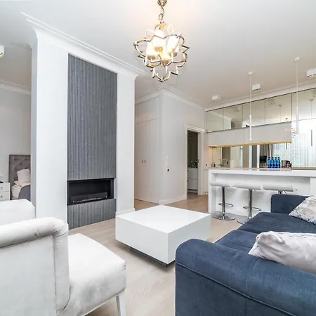 Cristal - Neptun Park By Oneapartments Lägenhet